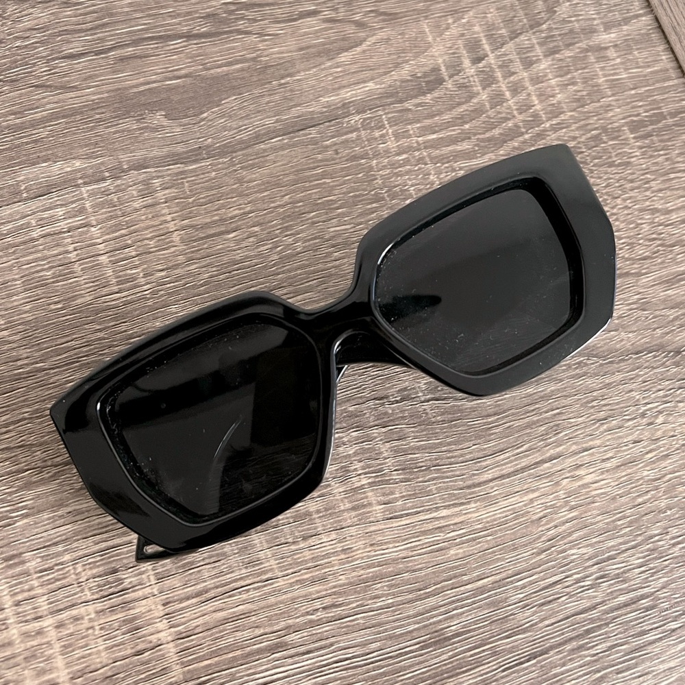 Sold ‼️Black Sunglasses - NWOT
